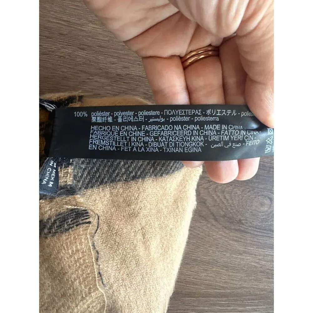 💥Zara Plaid Blanket Scarf USA Medium black and tan - Picture 5 of 9